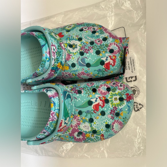 Vera Bradley & Crocs in The little Mermaid Print NWT size J6 - Picture 3 of 4